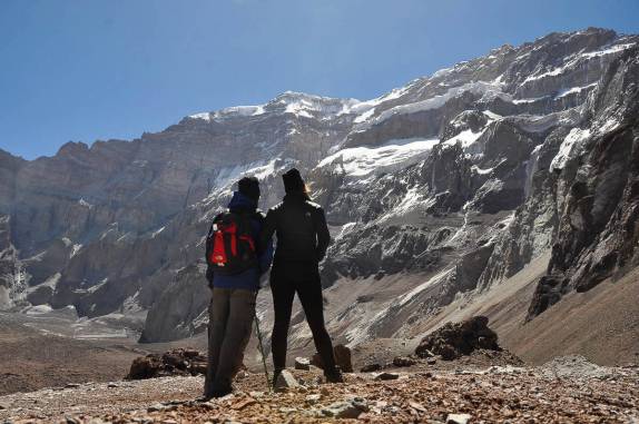 1000dias em Plaza Francia, em frente à mítica parede sul do Aconcágua, a 4.300 metros de altitude (Parque Provincial Aconcágua, região de Mendoza, no oeste da Argentina)